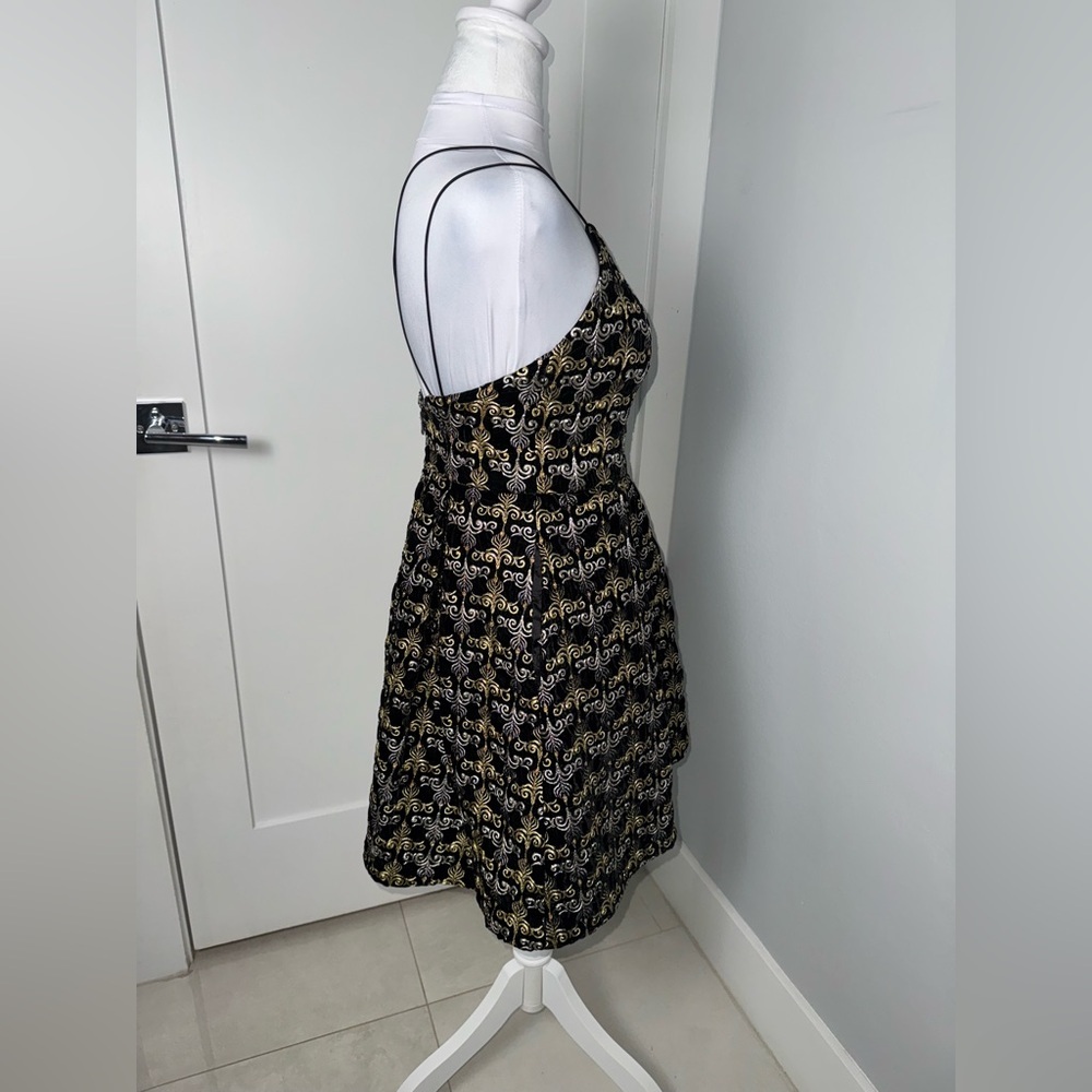 Alice + Olivia Marilla Cocktail Dress/Size 4 - Picture 5 of 10